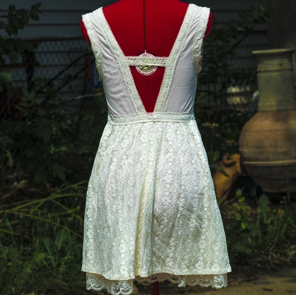 Forever 21 lace open back dress - Picture 6 of 6